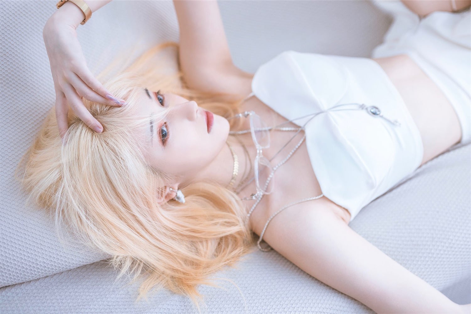 南桃Momoko 白色制服